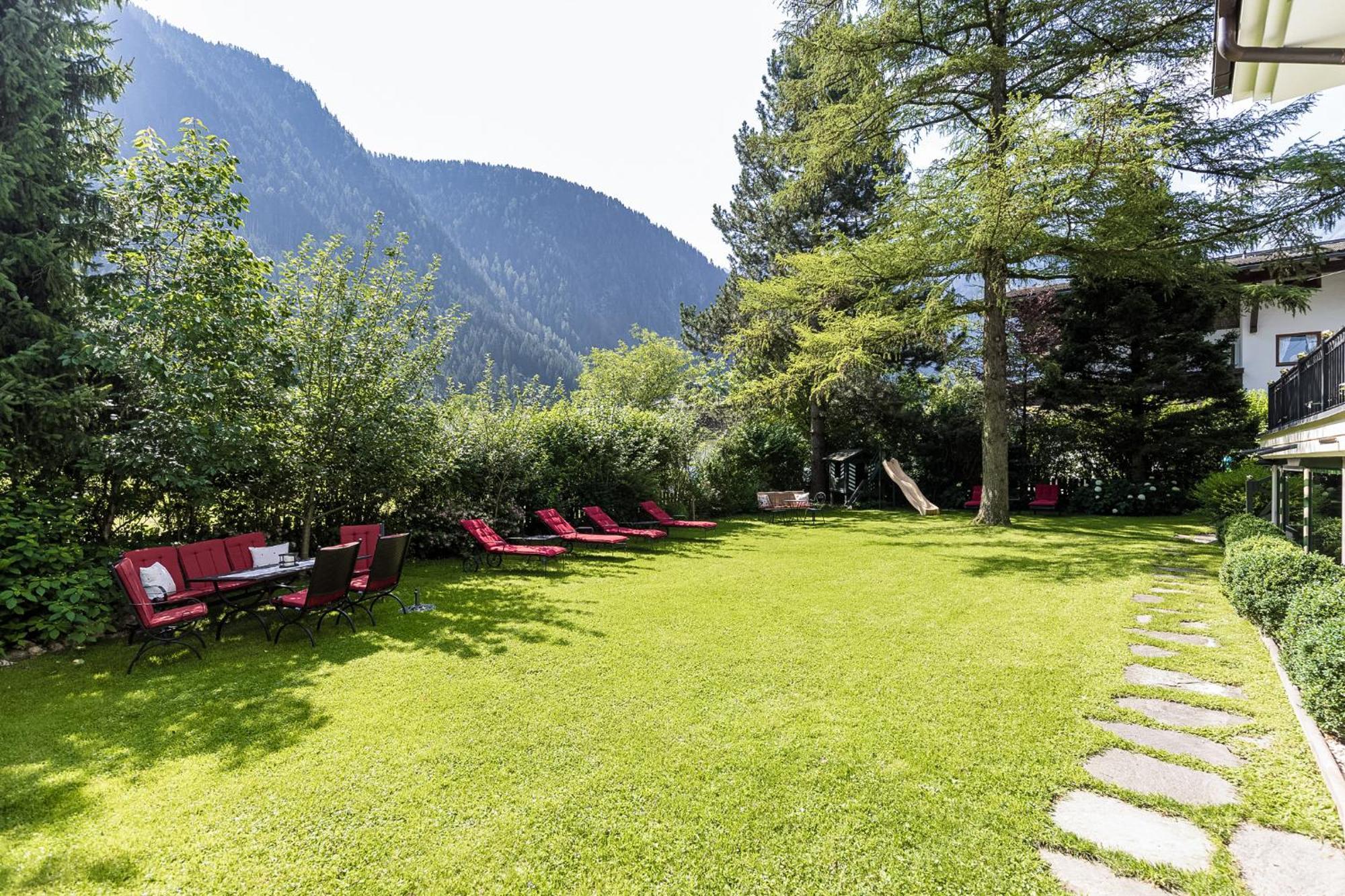 Aparthotel Landhaus St. Joseph Mayrhofen Exterior photo