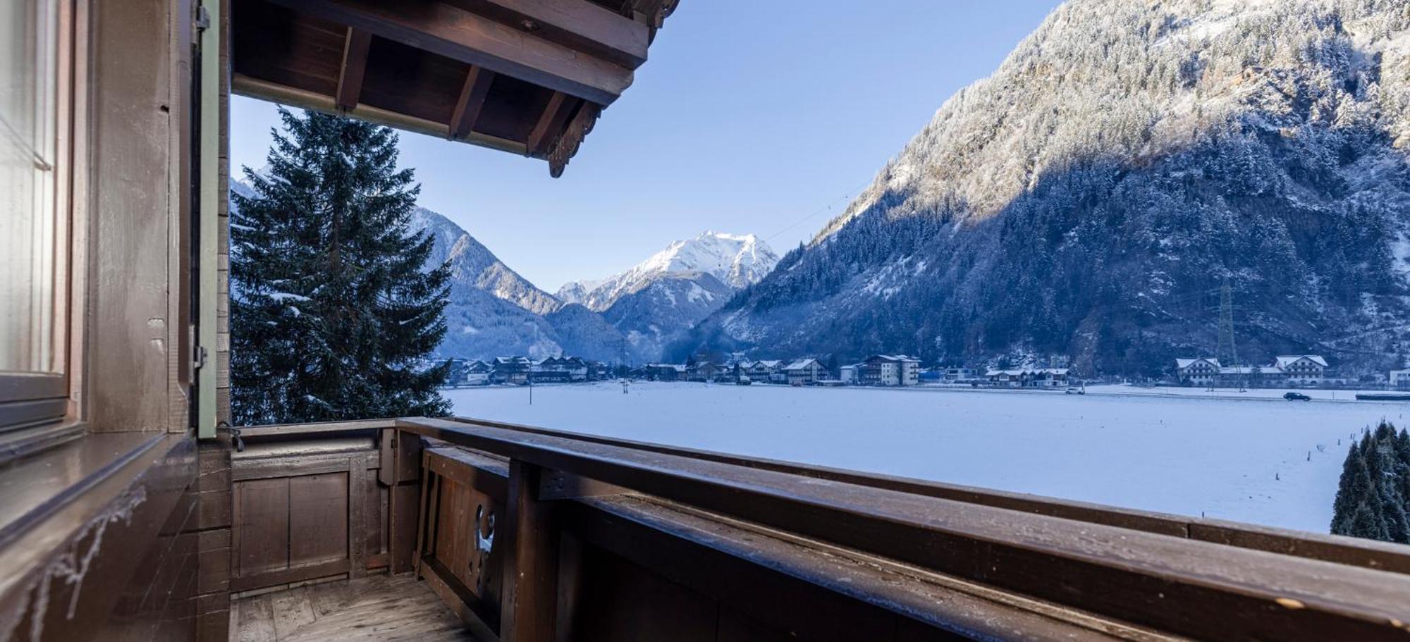 Aparthotel Landhaus St. Joseph Mayrhofen Exterior photo