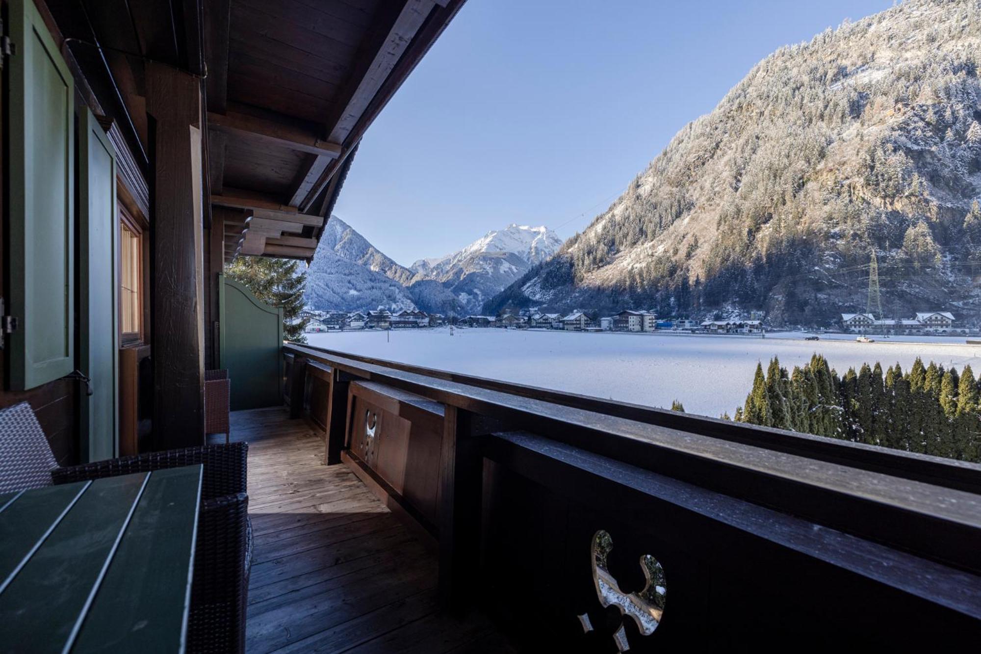 Aparthotel Landhaus St. Joseph Mayrhofen Exterior photo