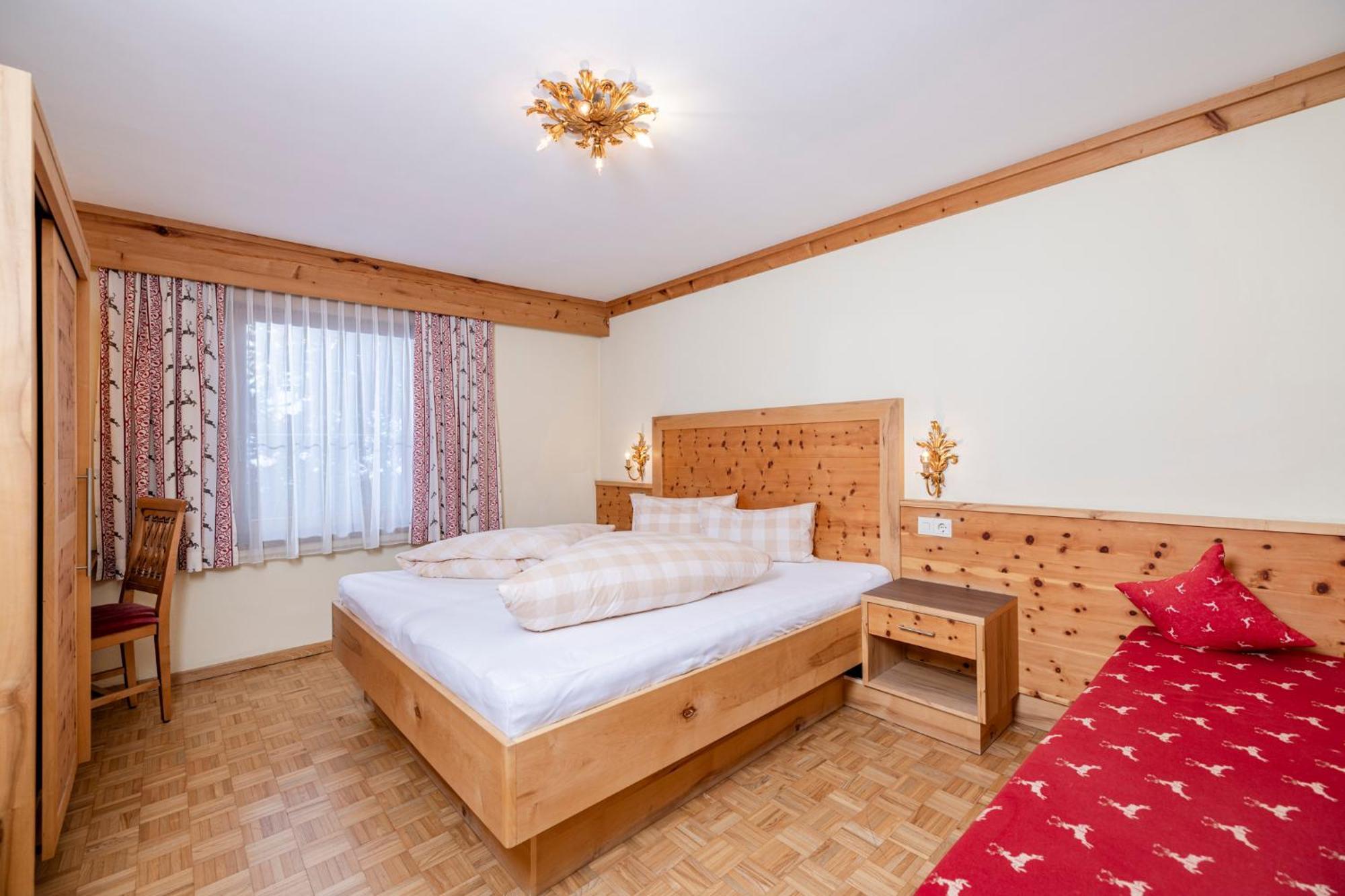 Aparthotel Landhaus St. Joseph Mayrhofen Exterior photo