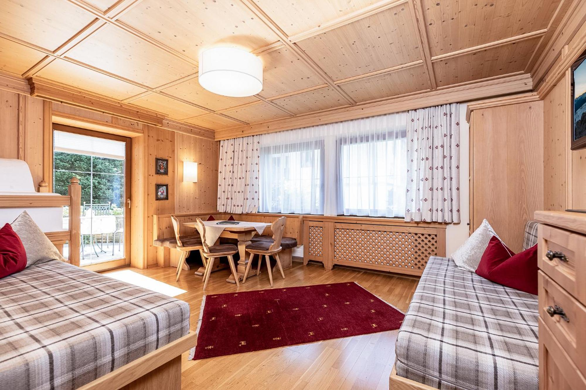 Aparthotel Landhaus St. Joseph Mayrhofen Exterior photo