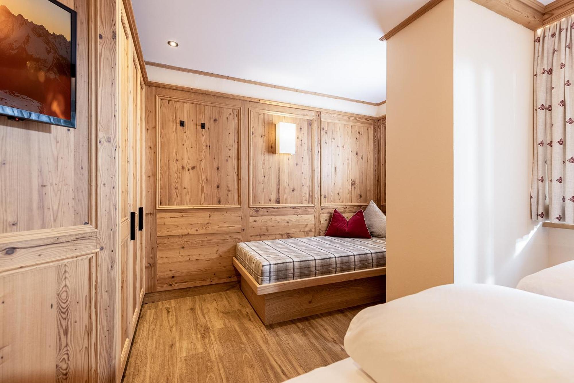 Aparthotel Landhaus St. Joseph Mayrhofen Exterior photo