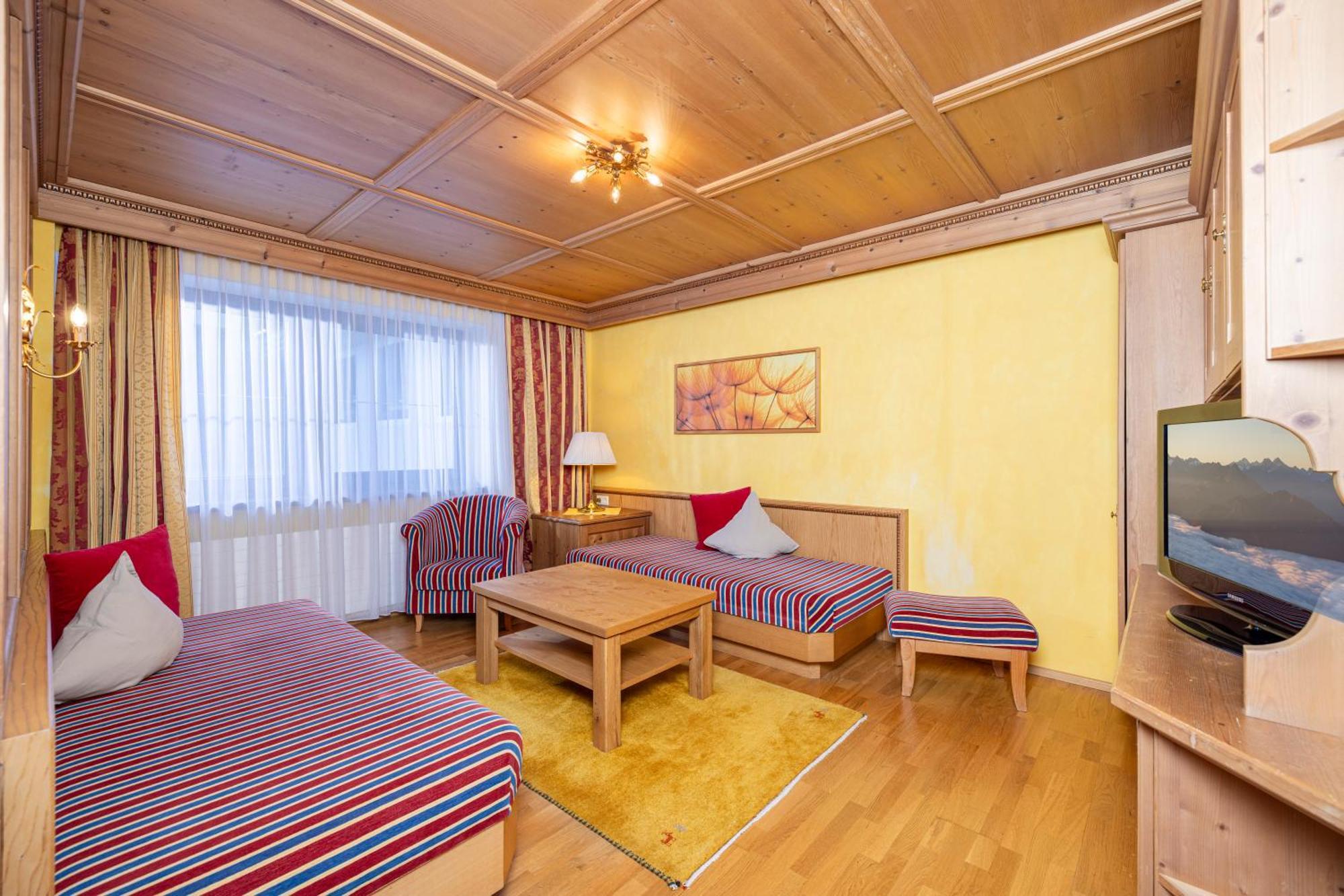 Aparthotel Landhaus St. Joseph Mayrhofen Exterior photo