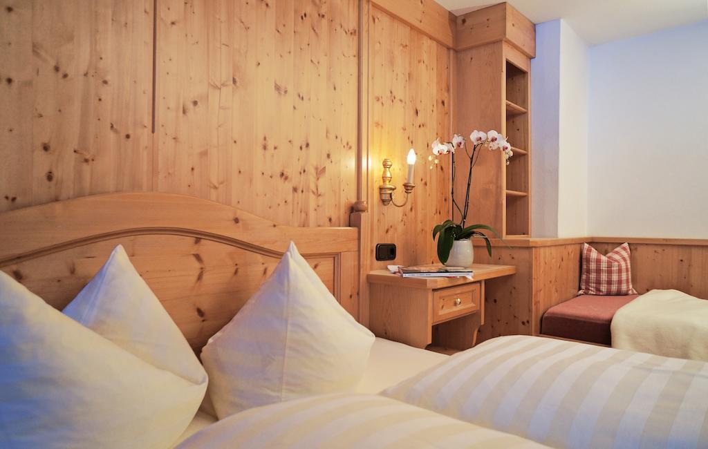 Aparthotel Landhaus St. Joseph Mayrhofen Exterior photo