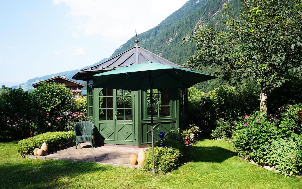 Aparthotel Landhaus St. Joseph Mayrhofen Exterior photo